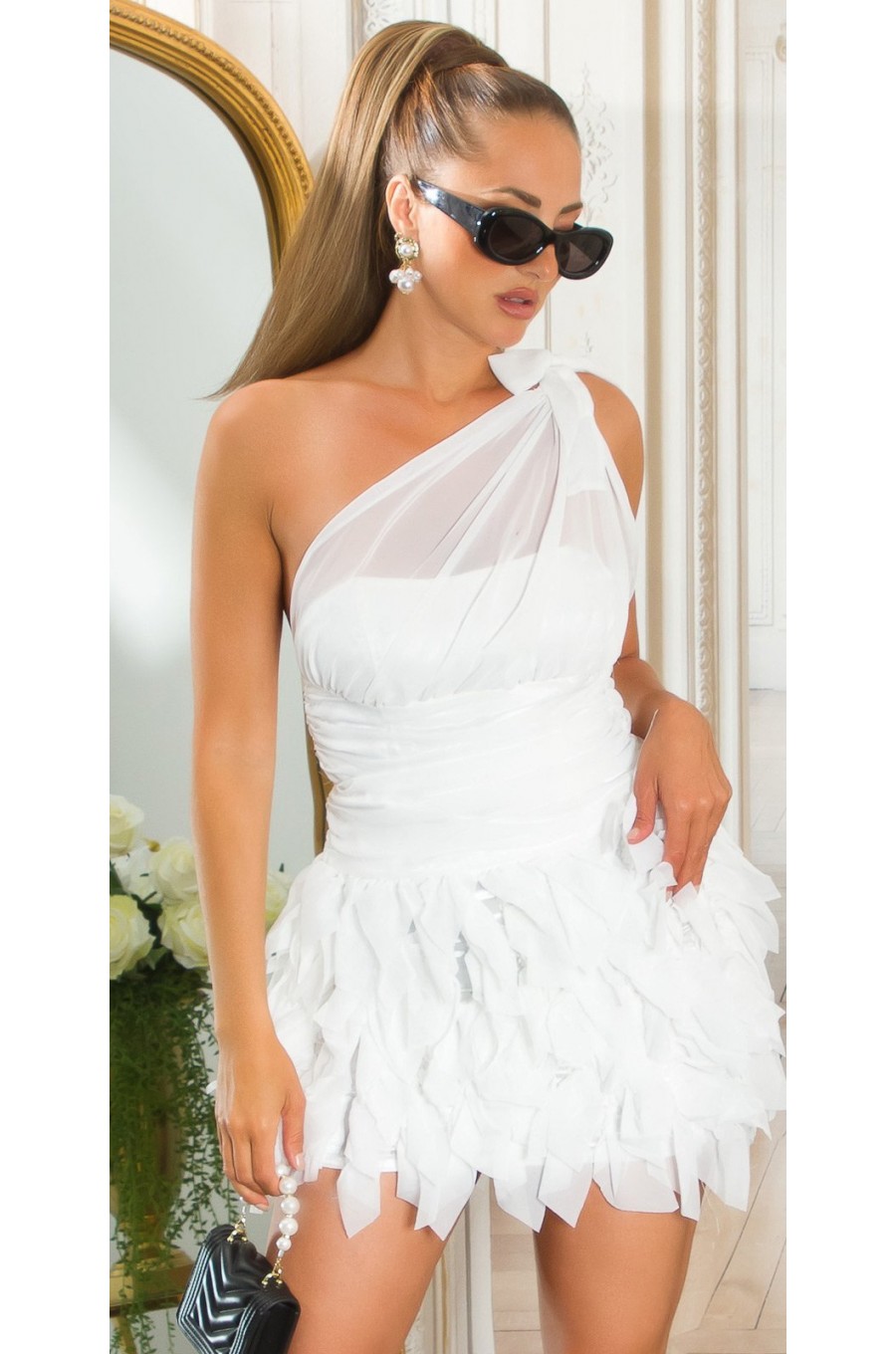 Rochie alba scurta cu pene din tulle cu umeri goi Bambolina 1 - dyandra.ro