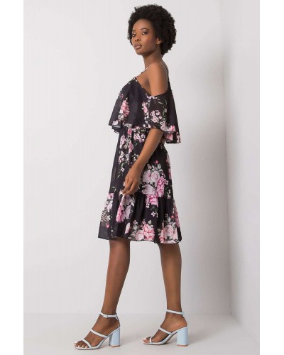 Rochie midi neagra cu flori roz cu volane si umeri goi Janett Rochie midi neagra cu flori roz cu volane si umeri goi Janett - dyandra.ro