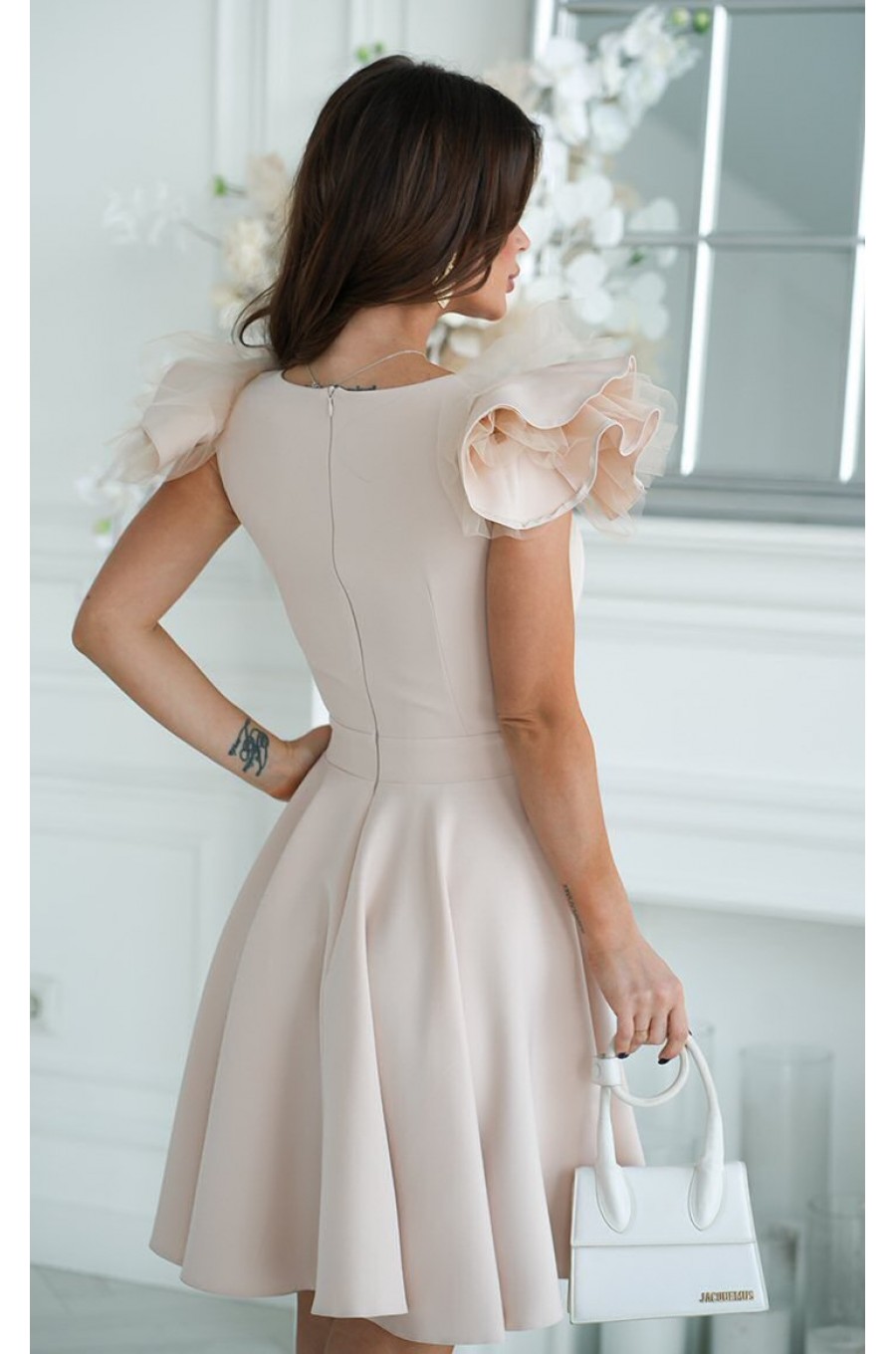 Rochie baby doll scurta din vascoza bej cu volan la maneca Samuela 2 - dyandra.ro