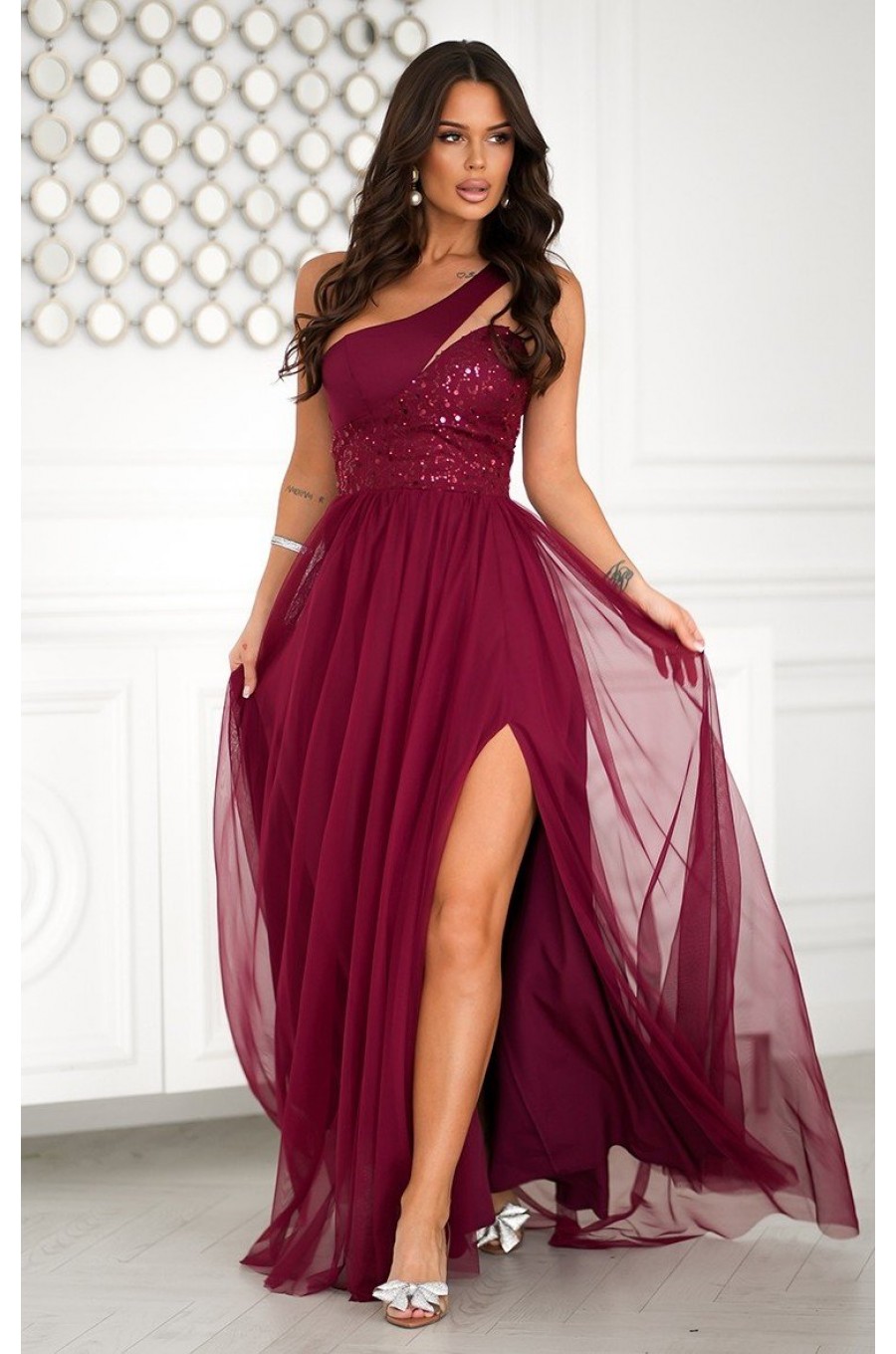 Rochie de nunta lunga burgundy cu tulle si paiete Louanna Rochie de nunta lunga burgundy cu tulle si paiete Louanna 1 - dyandra.ro