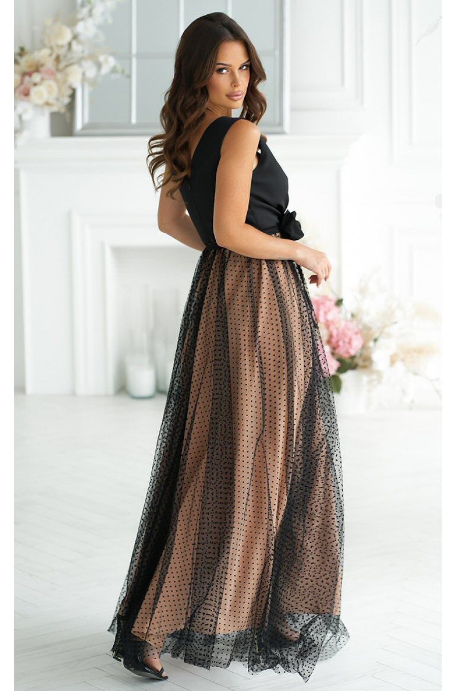 Rochie lunga eleganta din tulle bej cu bulinute cu floare neagra Dyandra Rochie lunga eleganta din tulle bej cu bulinute cu floare neagra Dyandra 2 - dyandra.ro