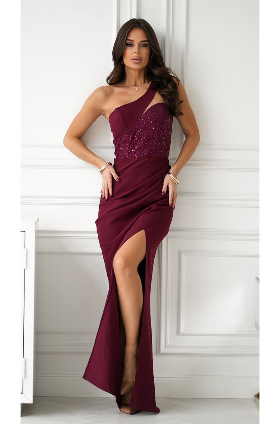 Rochie de ocazie lunga burgundy cu paiete pe bust Extravaganza Rochie de ocazie lunga burgundy cu paiete pe bust Extravaganza 1 - dyandra.ro