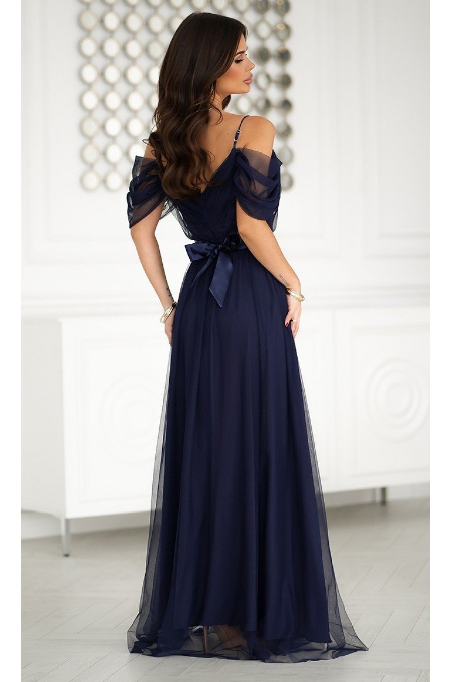 Rochie de ocazie lunga din tulle bleumarin navy vaporoasa cu umerii goi FloraY Rochie de ocazie lunga din tulle bleumarin navy vaporoasa cu umerii goi FloraY 2 - dyandra.ro