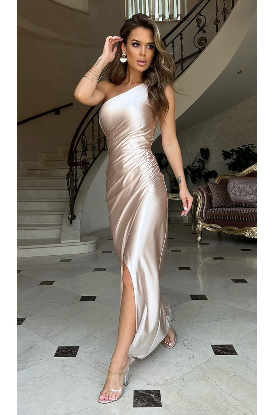 Rochie lunga din satin bej cu un umar gol Lisbeth 1 - dyandra.ro
