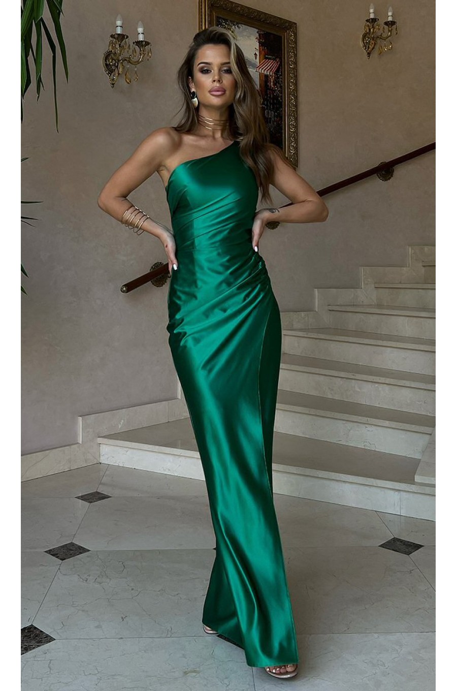 Rochie eleganta lunga, din satin verde smarald, mulata, cu un umar gol, Lisbeth Rochie eleganta lunga, din satin verde smarald, mulata, cu un umar gol, Lisbeth 1 - dyandra.ro