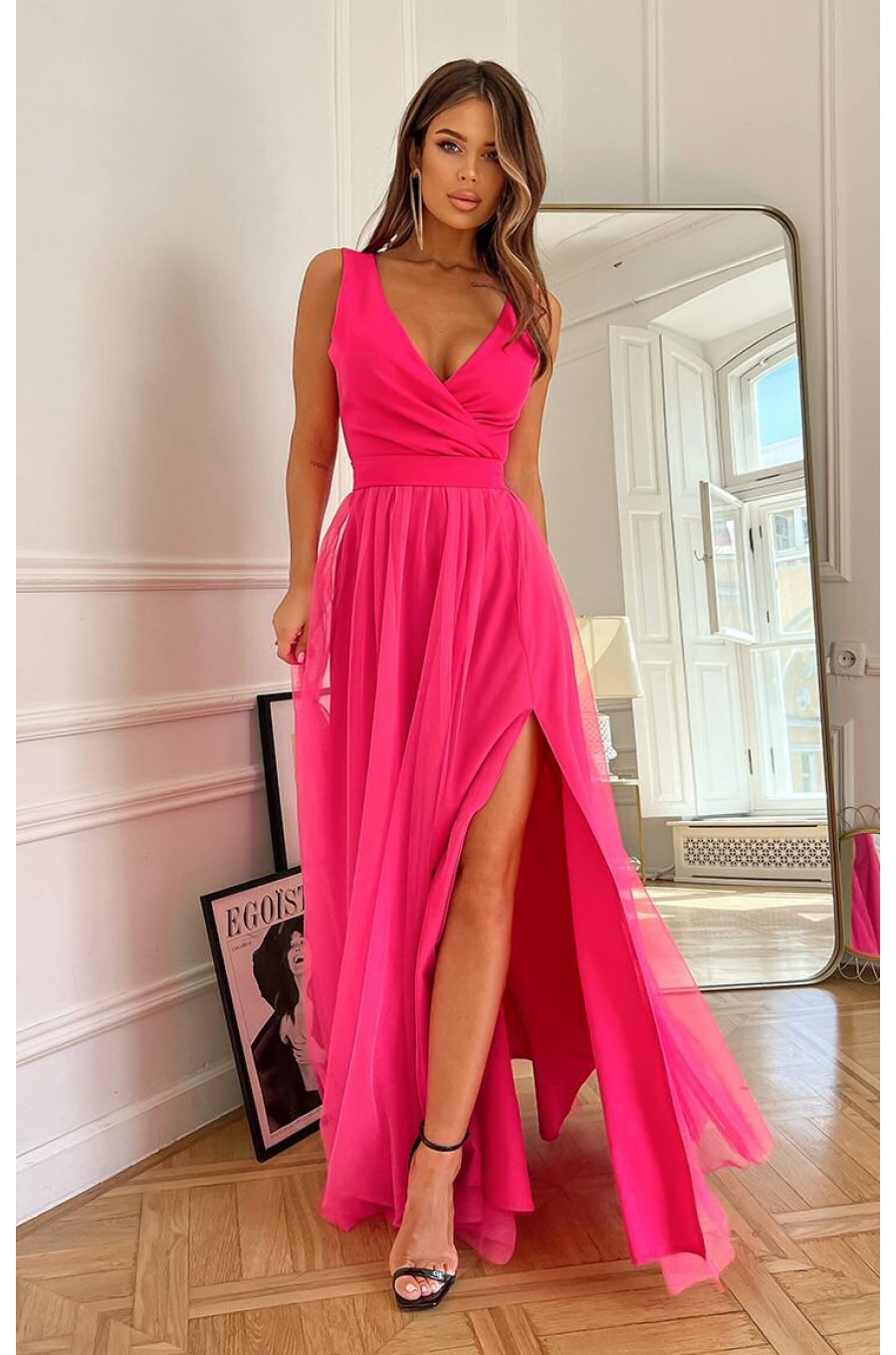 Rochie lunga eleganta roz neon din tulle vaporoasa Andreea Rochie lunga eleganta roz neon din tulle vaporoasa Andreea 1 - dyandra.ro