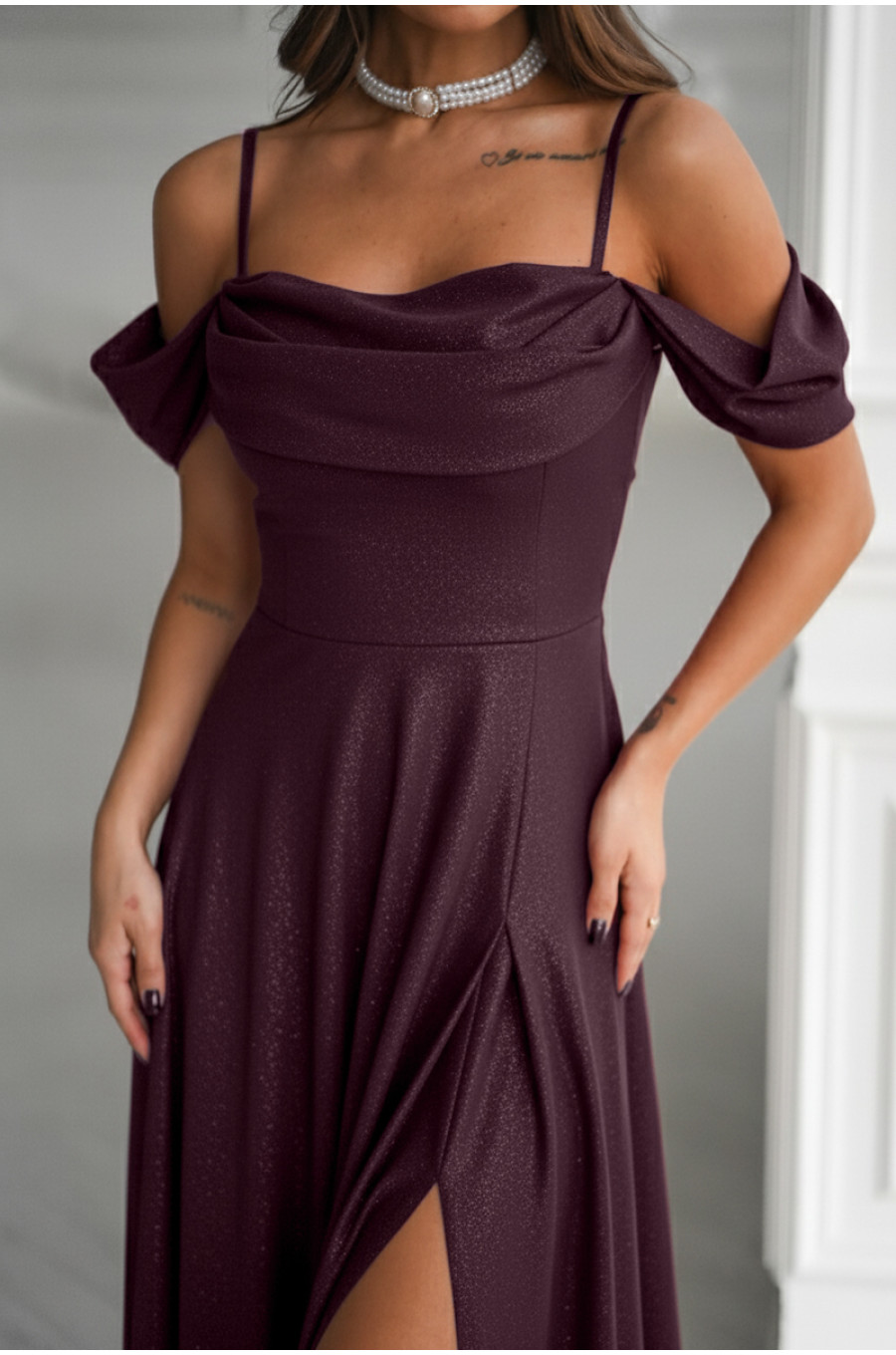 Rochie eleganta lunga glitter mov pruna cu umerii goi vaporoasa Delight Rochie eleganta lunga glitter mov pruna cu umerii goi vaporoasa Delight 2 - dyandra.ro