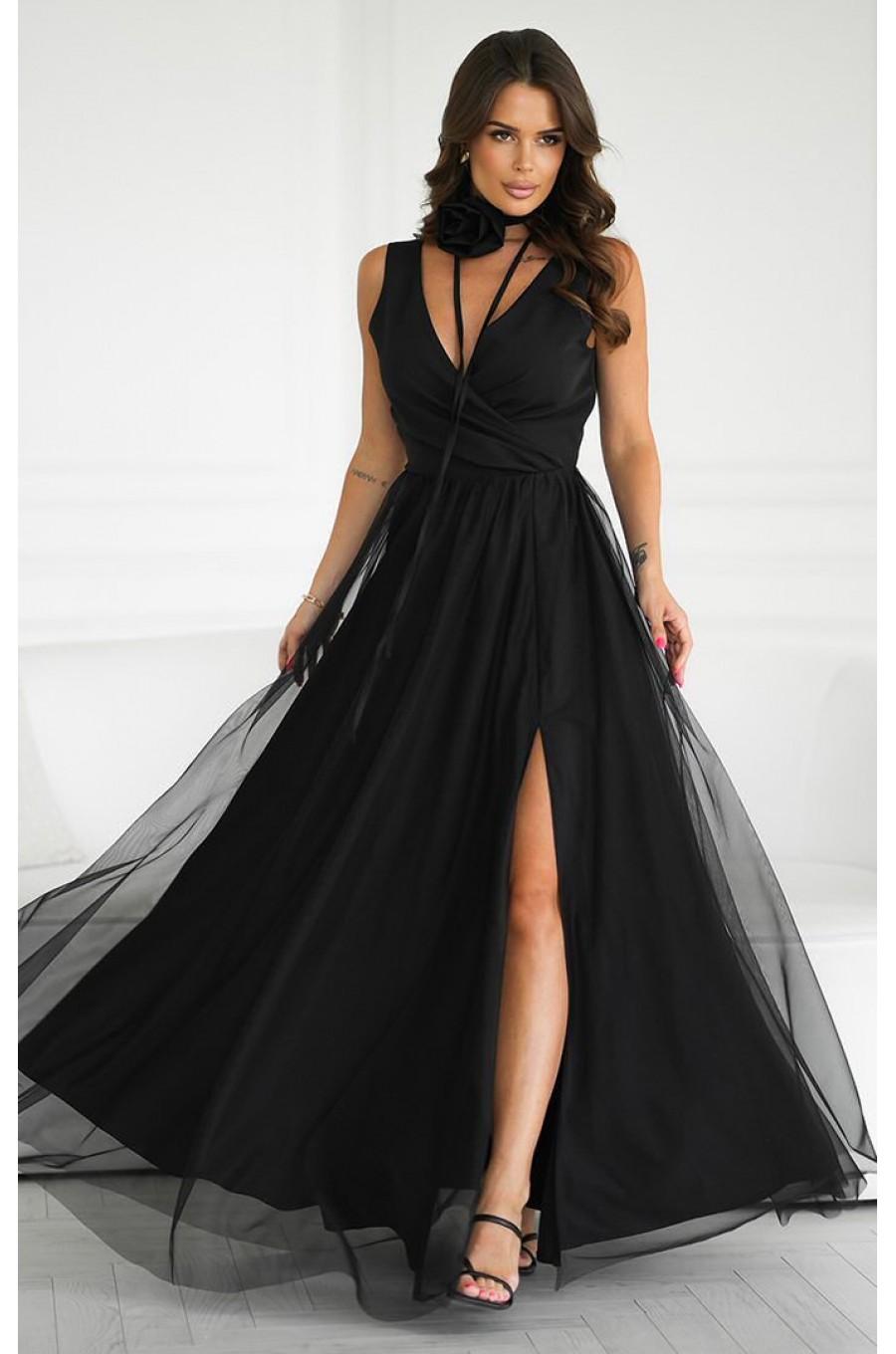 Rochie eleganta lunga neagra vaporoasa din tulle cu floare pe umar Dyandra Rochie eleganta lunga neagra vaporoasa din tulle cu floare pe umar Dyandra 1 - dyandra.ro