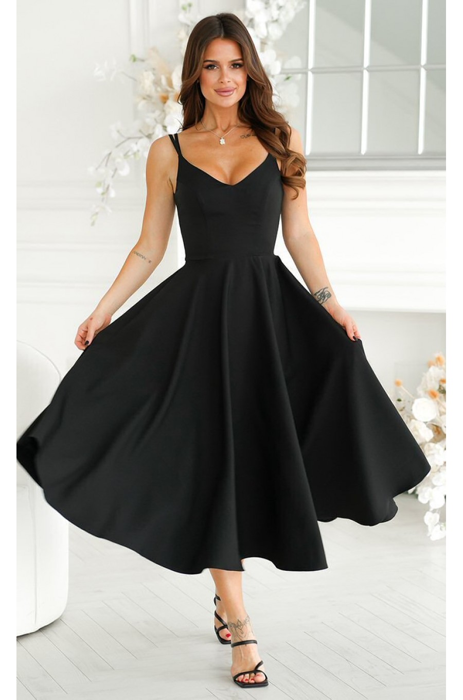 Rochie midi eleganta neagra din vascoza cu umerii goi in clos Fabiola Rochie midi eleganta neagra din vascoza cu umerii goi in clos Fabiola 1 - dyandra.ro