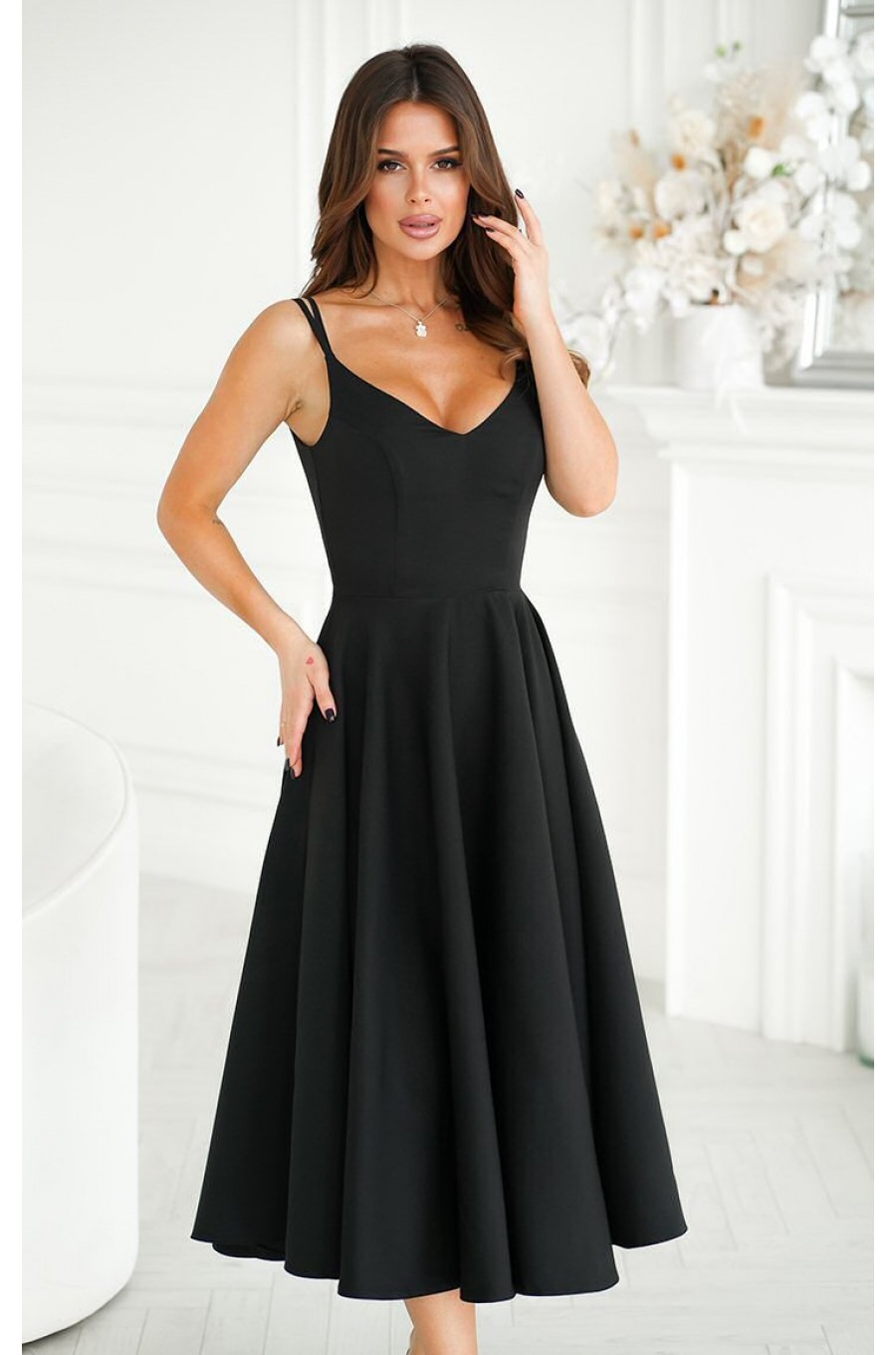 Rochie midi eleganta neagra din vascoza cu umerii goi in clos Fabiola Rochie midi eleganta neagra din vascoza cu umerii goi in clos Fabiola 2 - dyandra.ro