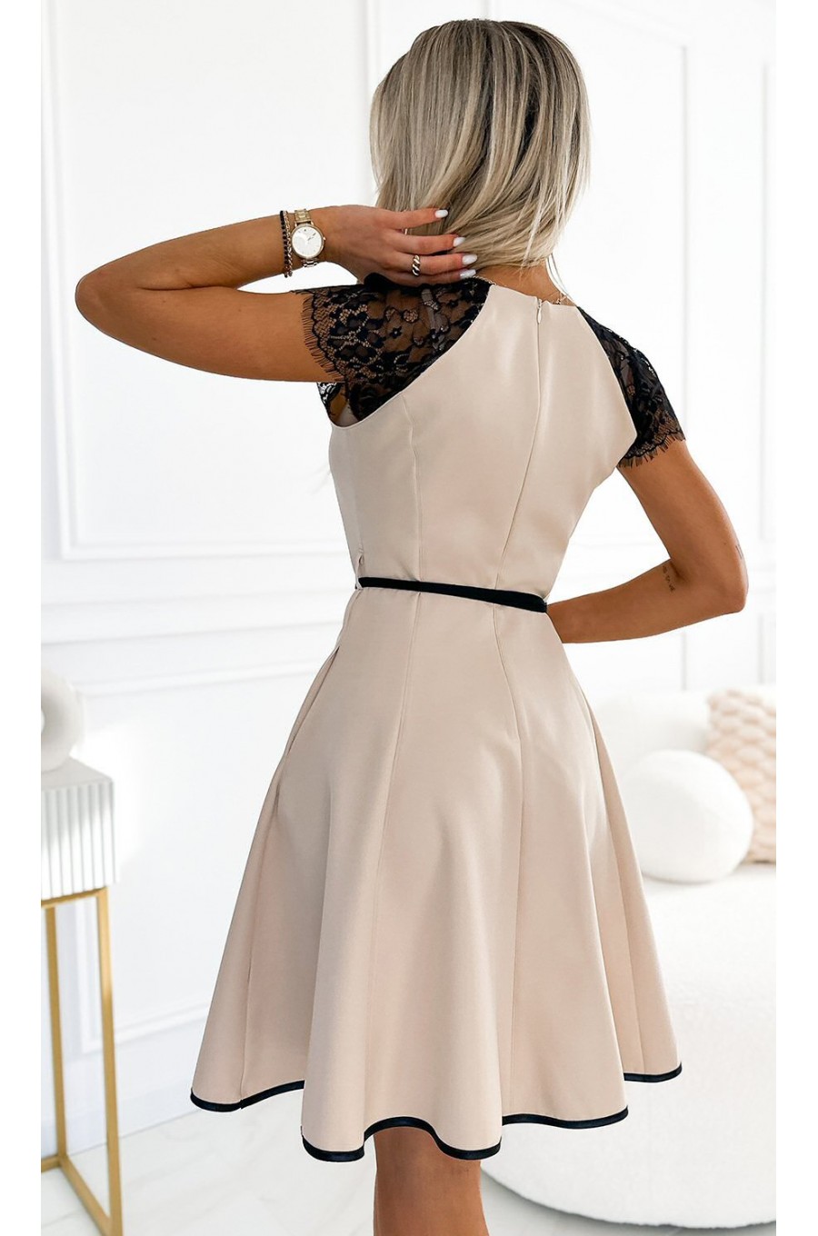 Rochie scurta, bej, in clos, cu maneca scurta din dantela neagra si curea, Sadira 2 - dyandra.ro