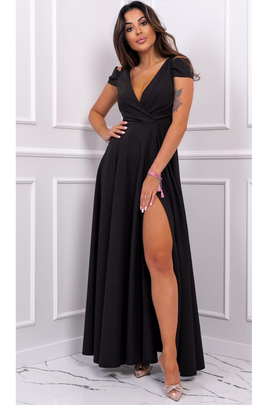 Rochie lunga neagra cu umerii goi Gala2 Rochie lunga neagra cu umerii goi Gala2 1 - dyandra.ro
