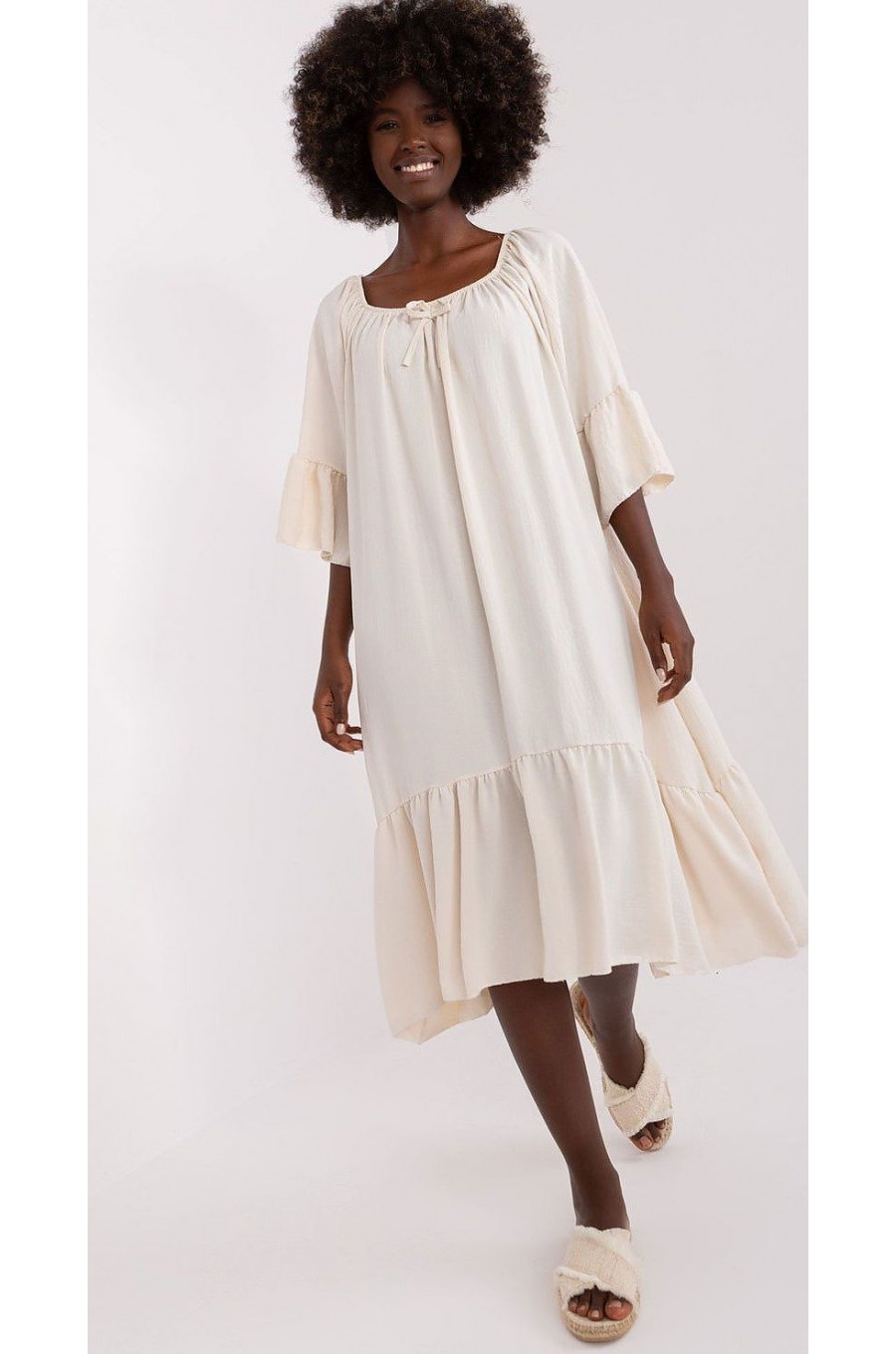 Rochie de vara bej midi oversize cu volane vaporoasa Makadamia Rochie de vara bej midi oversize cu volane vaporoasa Makadamia 1 - dyandra.ro