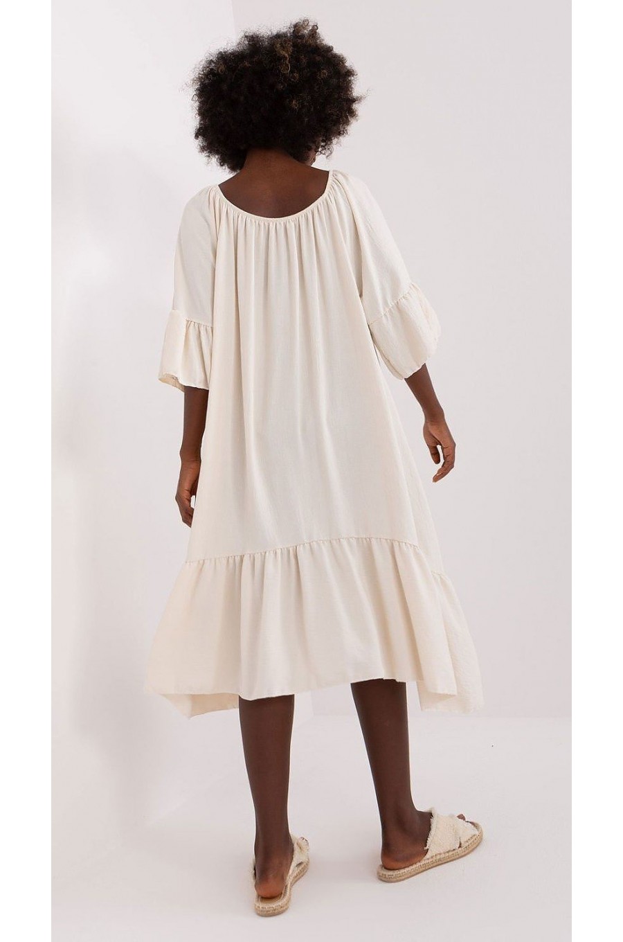 Rochie de vara bej midi oversize cu volane vaporoasa Makadamia Rochie de vara bej midi oversize cu volane vaporoasa Makadamia 3 - dyandra.ro