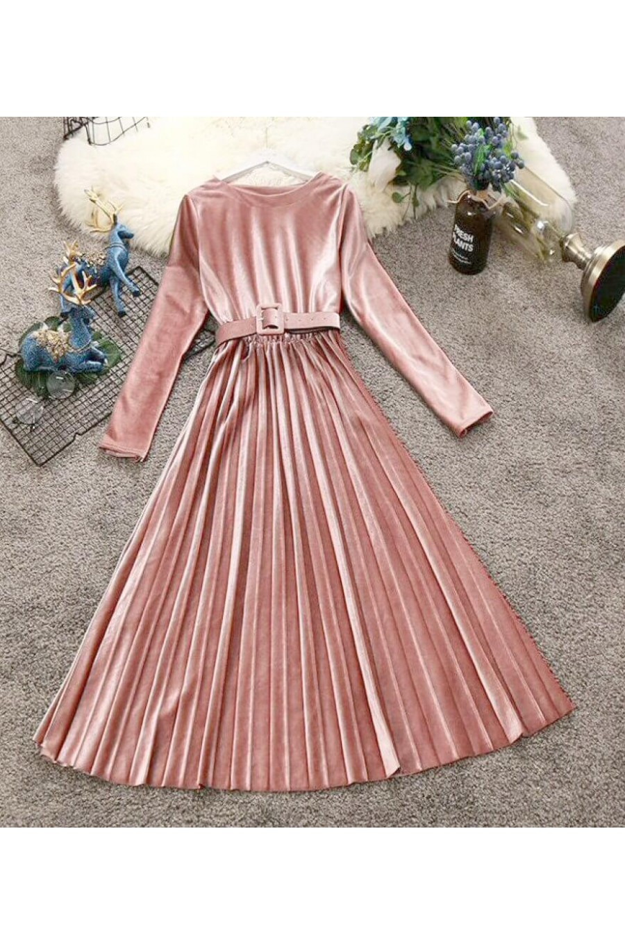 Rochie midi de ocazie din catifea roz pal plisata Aryanne Rochie midi de ocazie din catifea roz pal plisata Aryanne 1 - dyandra.ro