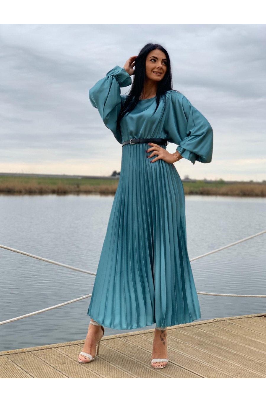 Rochie de ocazie lunga din satin bleu turcoaz plisata Alicia Rochie de ocazie lunga din satin bleu turcoaz plisata Alicia 1 - dyandra.ro