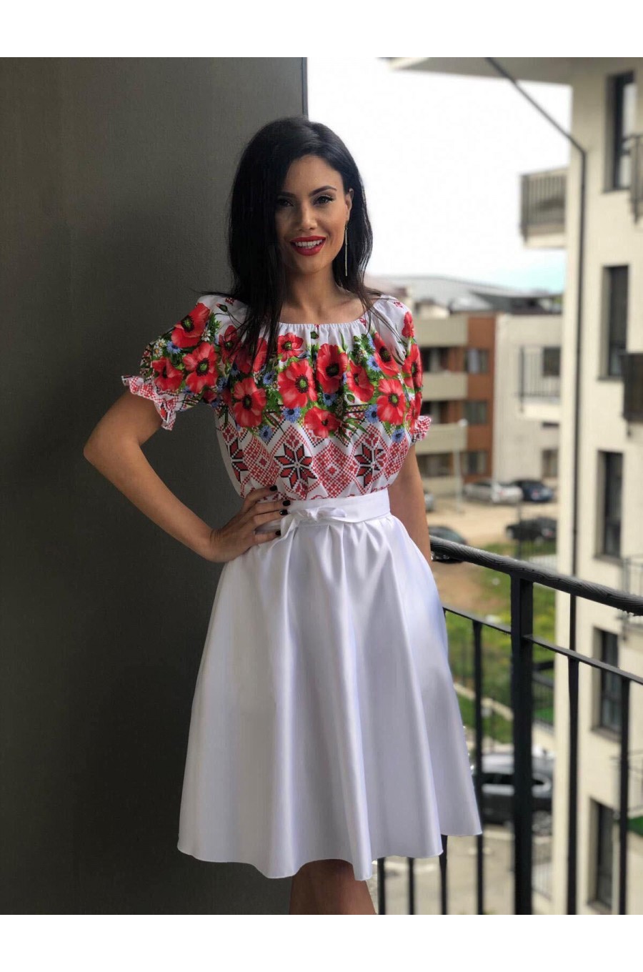 Rochie traditionala in clos din tafta alba cu maci Adana 1 - dyandra.ro