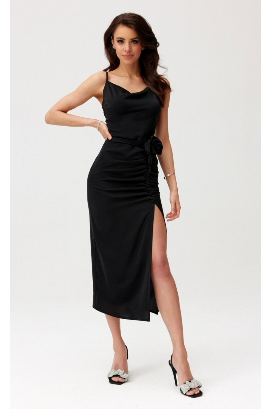Rochie neagra mulata midi cu floare MaribelR Rochie neagra mulata midi cu floare MaribelR 1 - dyandra.ro