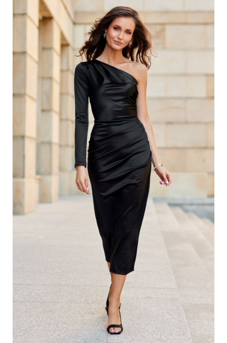 Rochie neagra din satin mulata cu un umar gol Jonna 1 - dyandra.ro