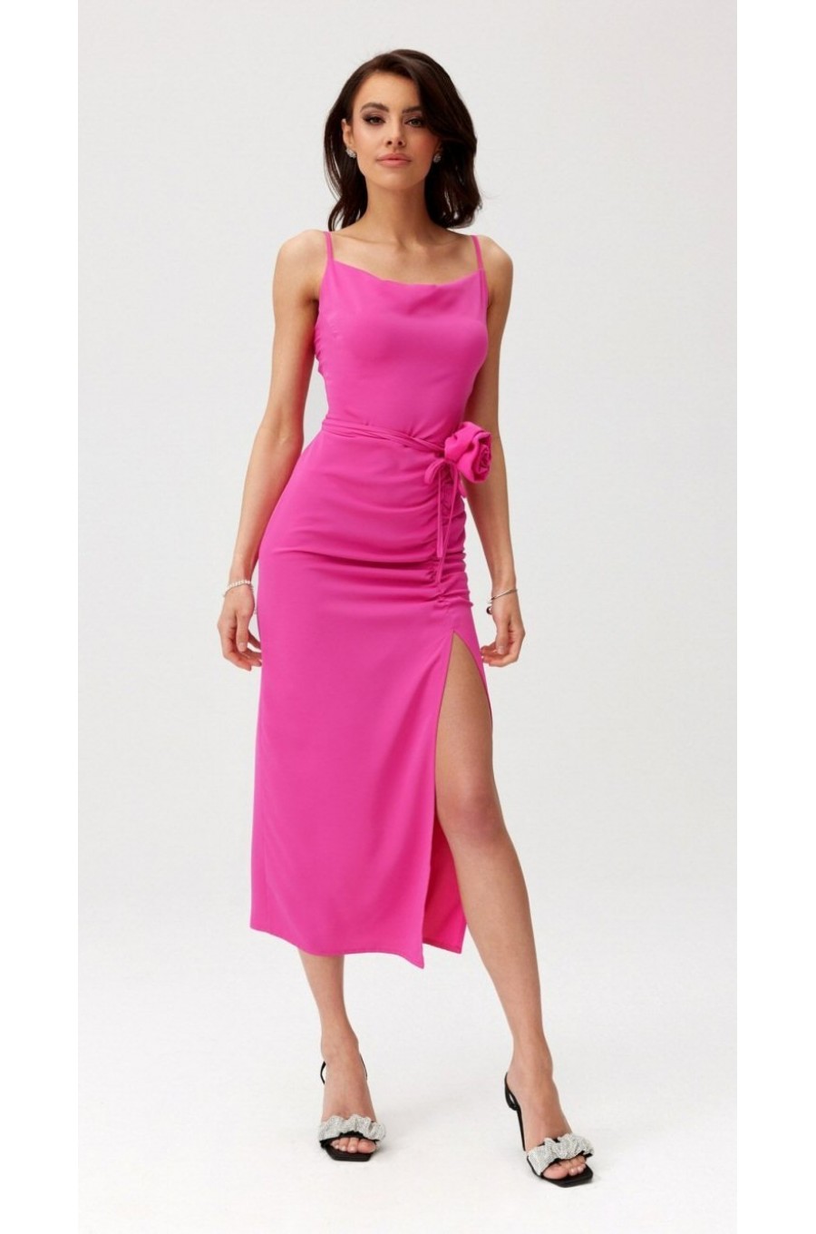 Rochie roz fucsia mulata midi cu floare MaribelR Rochie roz fucsia mulata midi cu floare MaribelR 1 - dyandra.ro