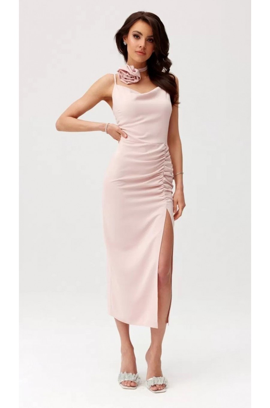 Rochie roz pudra mulata midi cu floare MaribelR Rochie roz pudra mulata midi cu floare MaribelR 3 - dyandra.ro