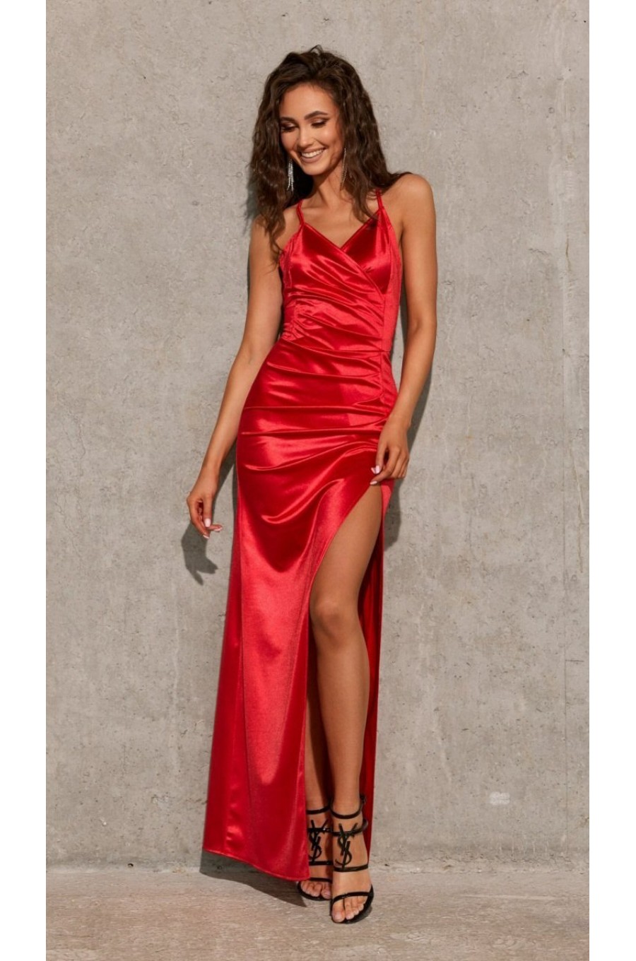 Rochie lunga rosie din satin Lamelia Rochie lunga rosie din satin Lamelia 1 - dyandra.ro