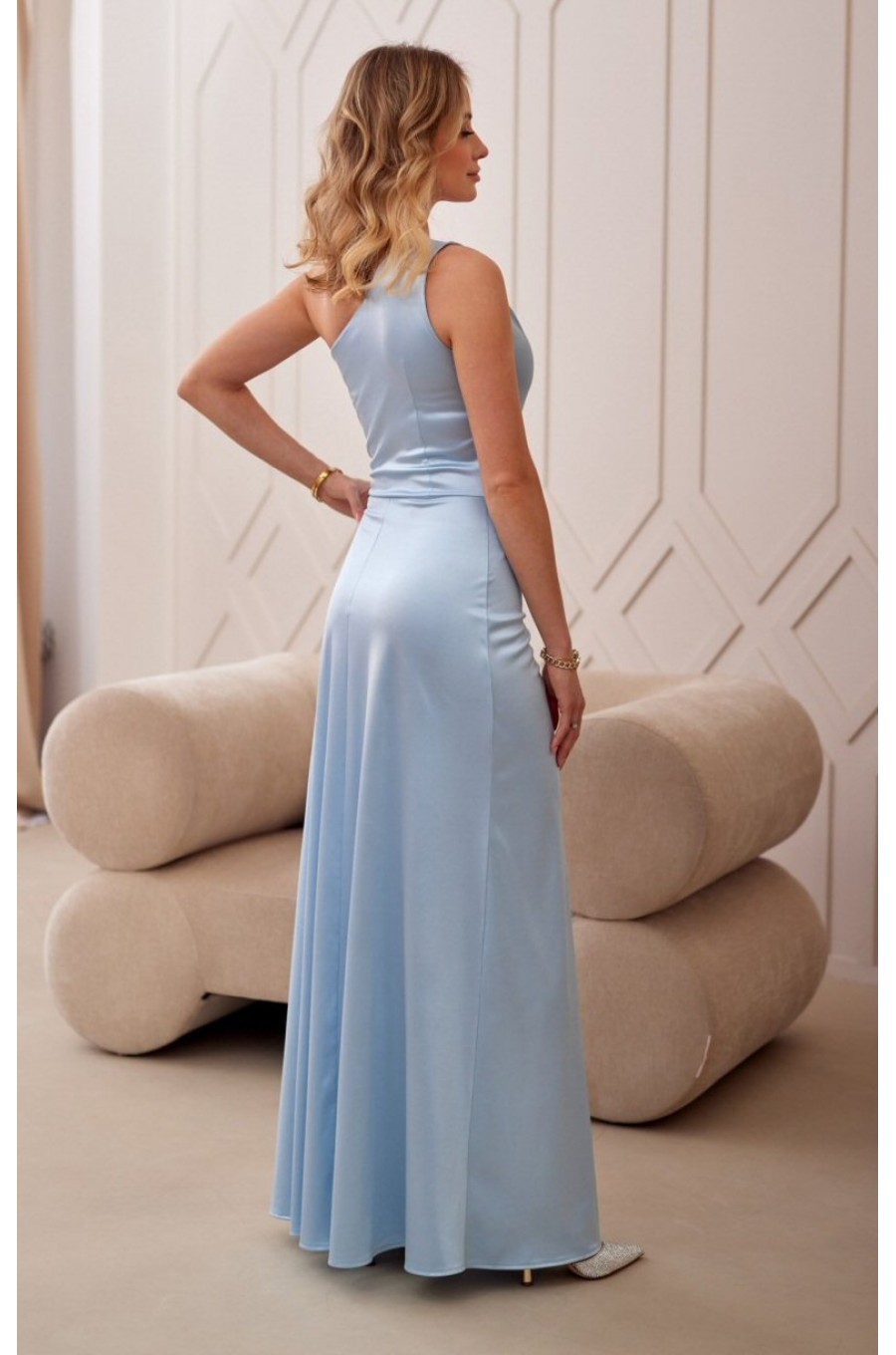 Rochie lunga din satin baby blue cu un umar gol Inez Rochie lunga din satin baby blue cu un umar gol Inez 2 - dyandra.ro