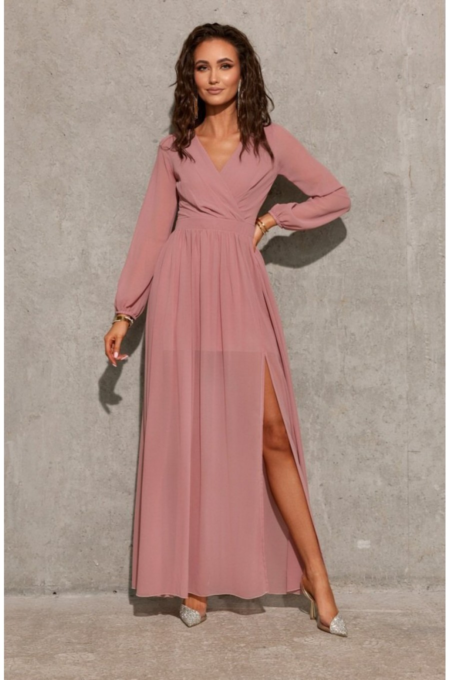 Rochie lunga din voal chiffon roz pudra vaporoasa cu maneca lunga Stella Rochie lunga din voal chiffon roz pudra vaporoasa cu maneca lunga Stella 1 - dyandra.ro