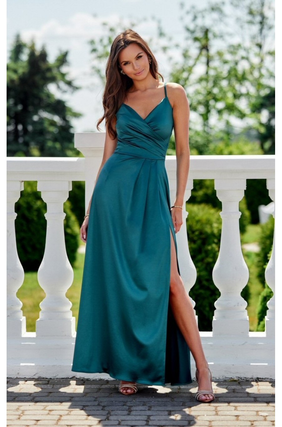 Rochie verde smarald lunga din satin petrecuta SalmaR Rochie verde smarald lunga din satin petrecuta SalmaR 1 - dyandra.ro