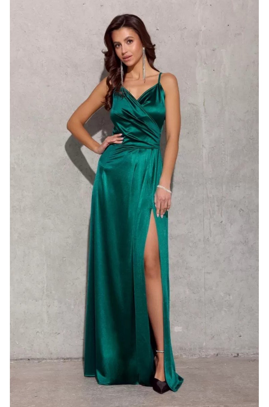 Rochie verde smarald lunga din satin petrecuta SalmaR Rochie verde smarald lunga din satin petrecuta SalmaR 3 - dyandra.ro