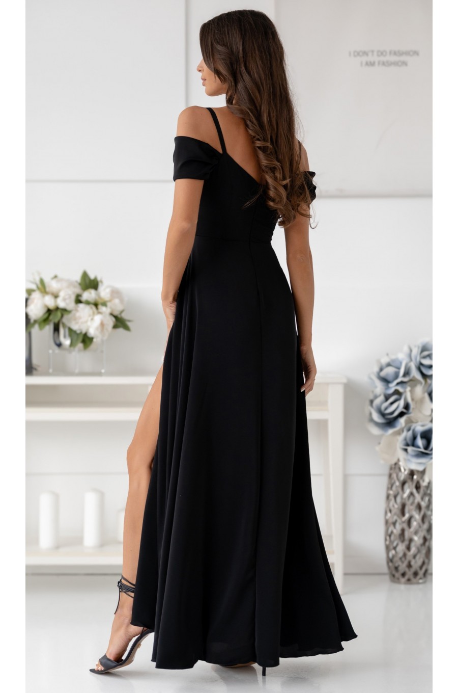 Rochie de ocazie eleganta lunga neagra din bumbac cu umerii goi ValentinaW 2 - dyandra.ro