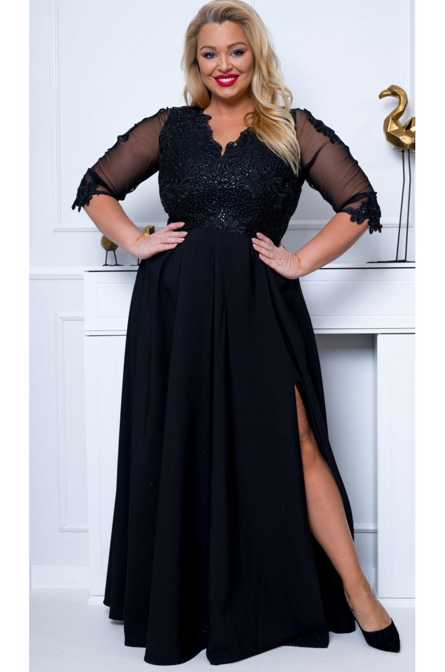 Rochie lunga neagra in marimi mari cu dantela si maneca trei sferturi Adalyze2 Rochie lunga neagra in marimi mari cu dantela si maneca trei sferturi Adalyze2 1 - dyandra.ro