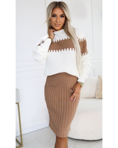 Tinuta din doua piese, fusta maro si bluza alba cu guler inalt, tricotata, Dyerra Tinuta din doua piese, fusta maro si bluza alba cu guler inalt, tricotata, Dyerra - dyandra.ro