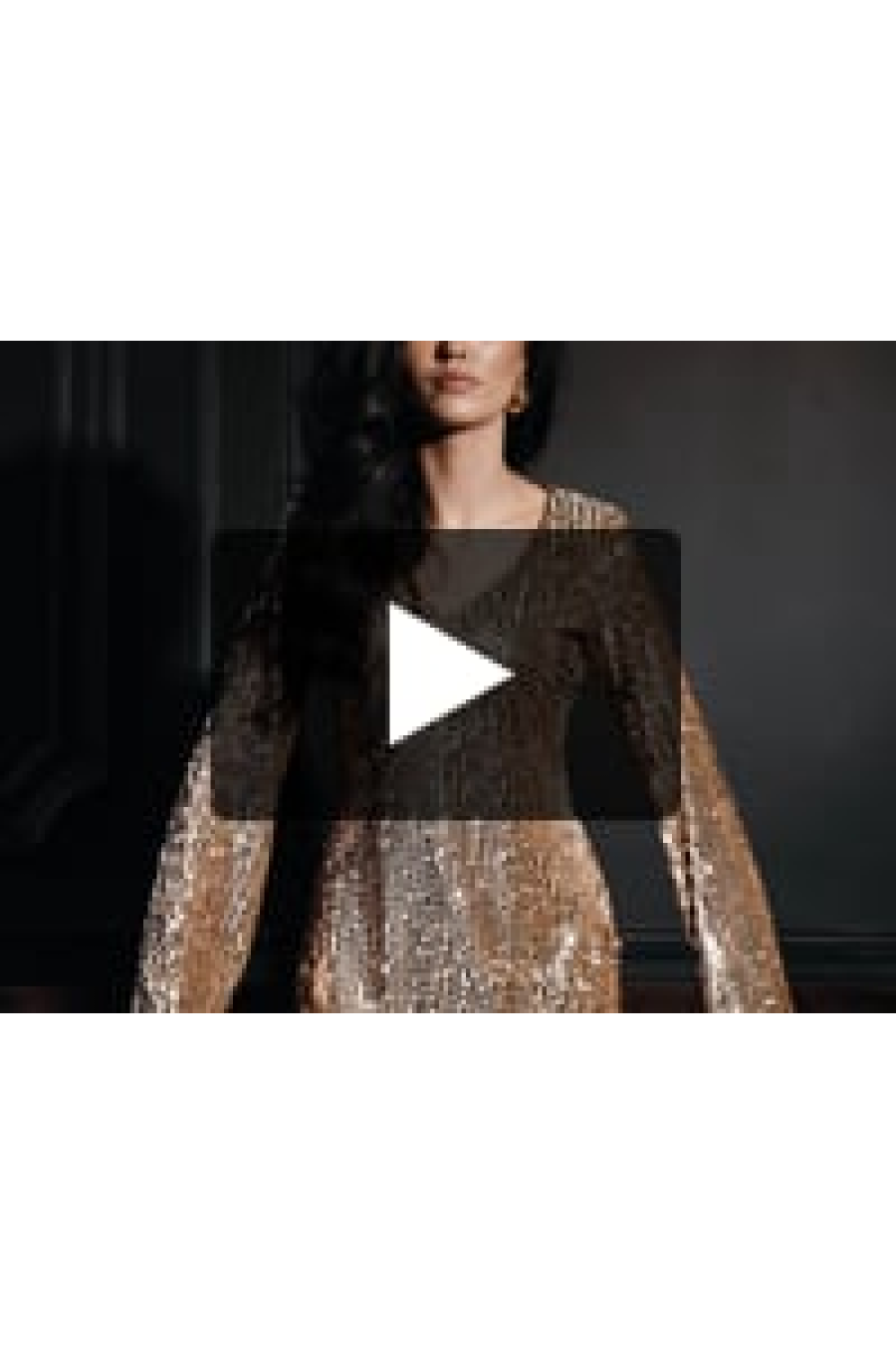 Rochie scurta aurie din paiete cu maneca lunga OpheliaR Rochie scurta aurie din paiete cu maneca lunga OpheliaR 5 - dyandra.ro