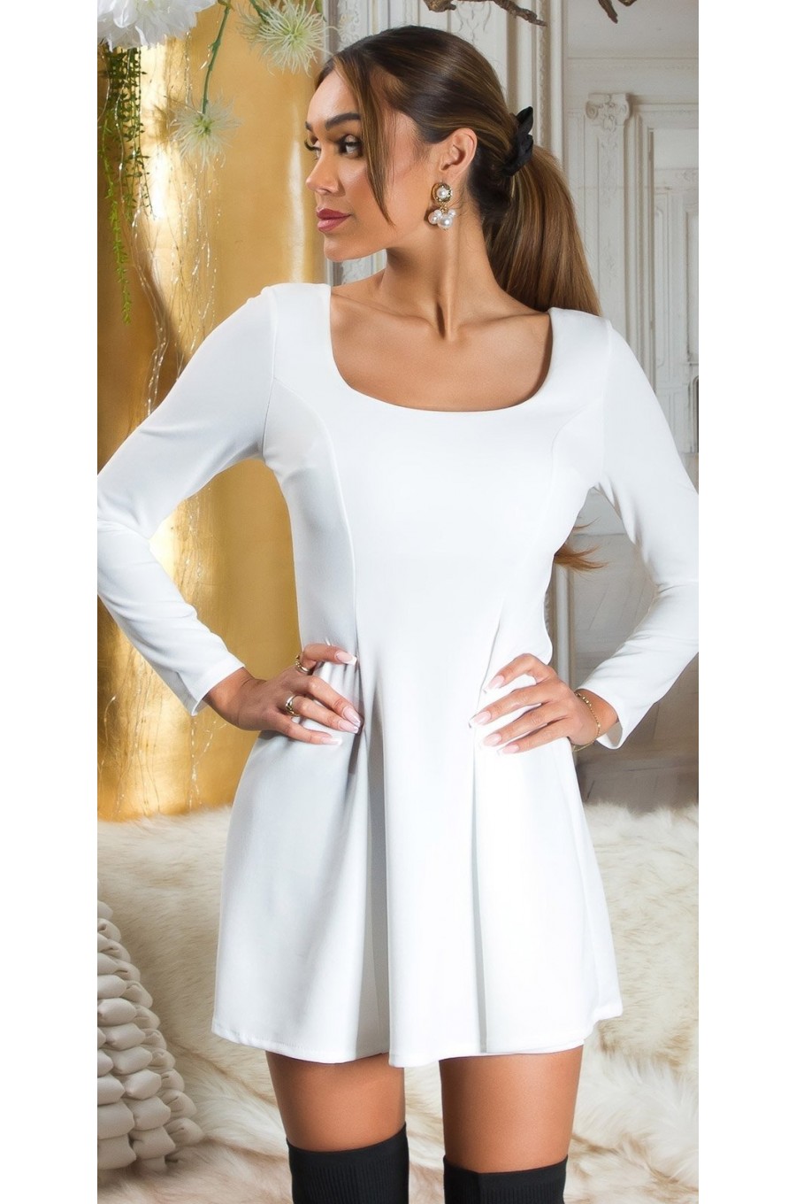 Rochie baby doll scurta alba cu funda neagra cu maneca lunga si spate gol Aimee 2 - dyandra.ro