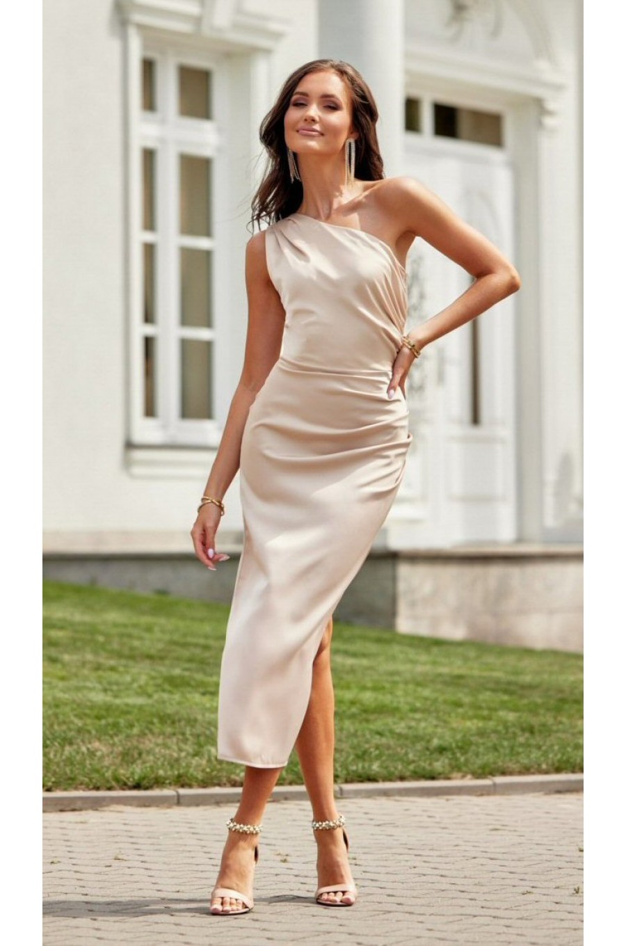 Rochie cununie civila lunga, din satin bej, cu un umar gol, Lamia Rochie cununie civila lunga, din satin bej, cu un umar gol, Lamia 1 - dyandra.ro