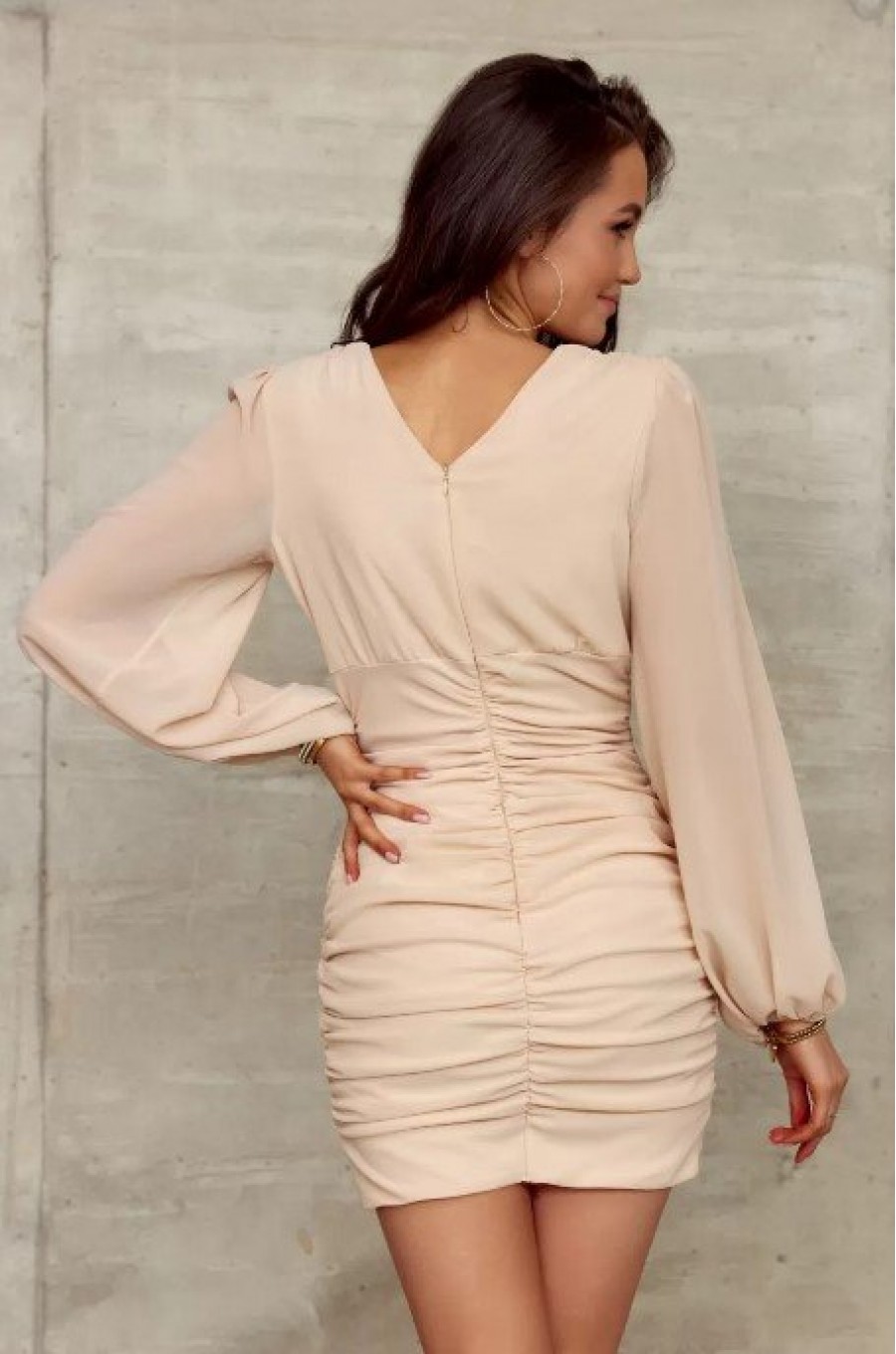 Rochie cununie civila scurta, bej, drapata, cu maneca lunga, Elyanna Rochie cununie civila scurta, bej, drapata, cu maneca lunga, Elyanna 2 - dyandra.ro