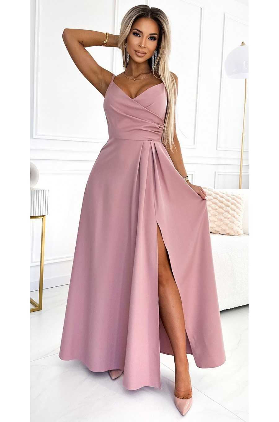 Rochie lunga eleganta roz pudrat petrecuta Scarlett Rochie lunga eleganta roz pudrat petrecuta Scarlett 1 - dyandra.ro