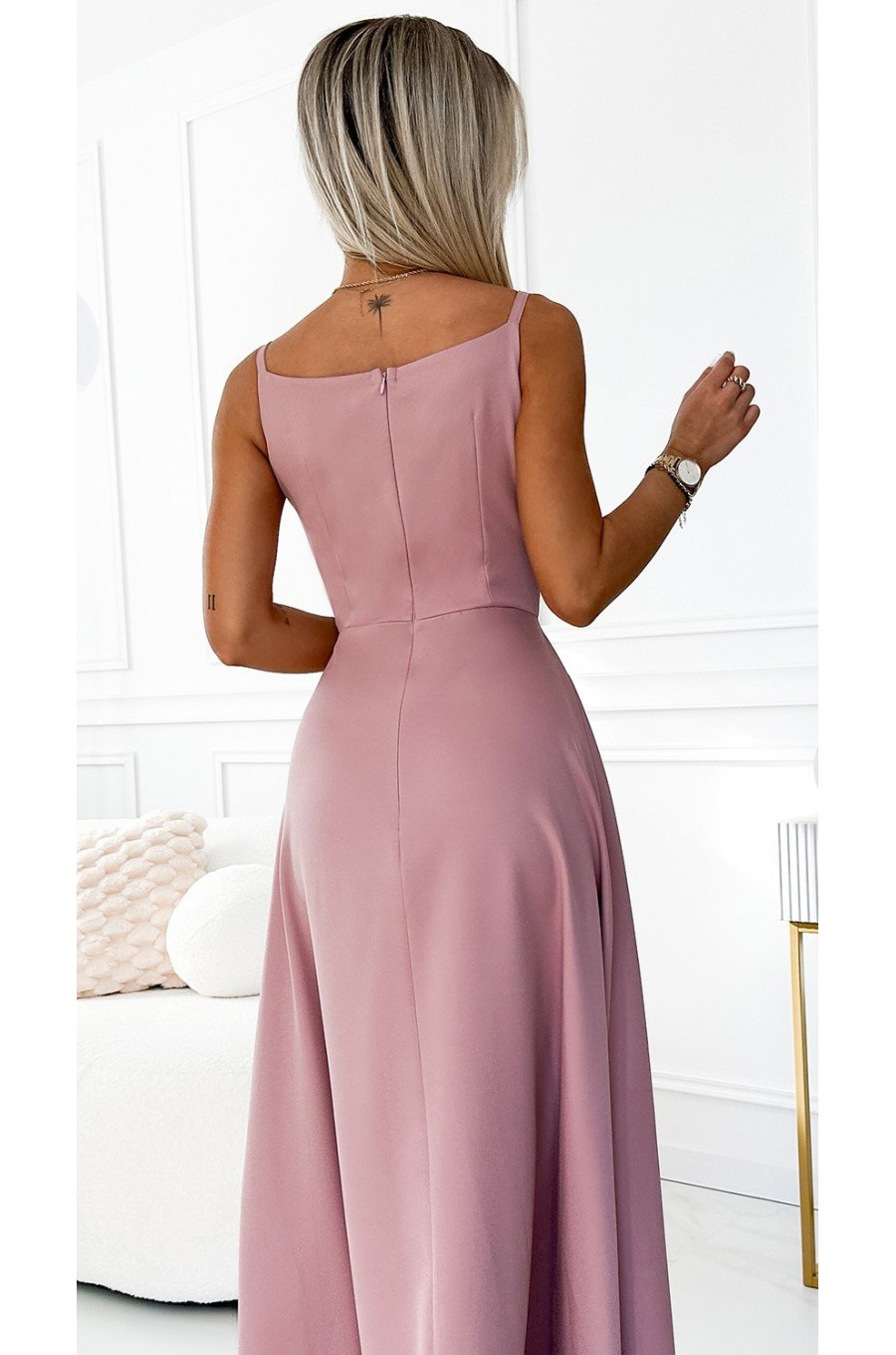 Rochie lunga eleganta roz pudrat petrecuta Scarlett Rochie lunga eleganta roz pudrat petrecuta Scarlett 4 - dyandra.ro