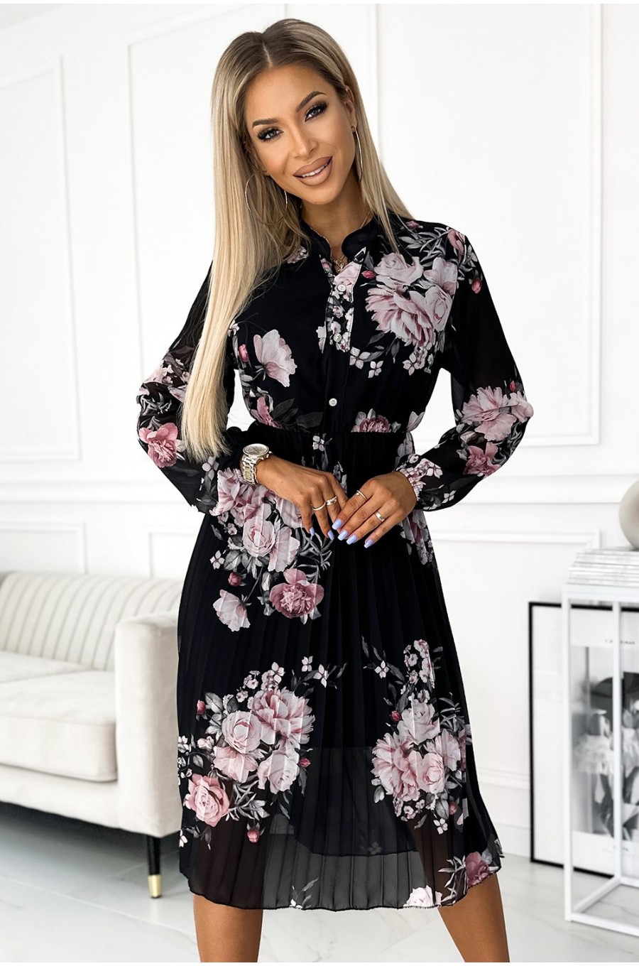 Rochie neagra cu flori roz plisata midi cu maneca lunga vaporoasa Ruth Rochie neagra cu flori roz plisata midi cu maneca lunga vaporoasa Ruth 1 - dyandra.ro