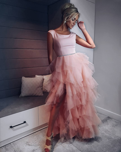 Rochie lunga cu pene din tul roz pal Dana - dyandra.ro