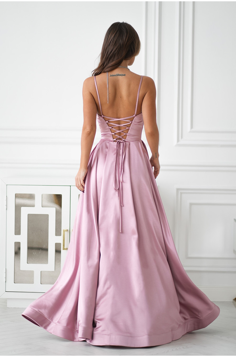 Rochie eleganta lunga satin roz pudra cu bust tip corset vaporoasa Saphira Rochie eleganta lunga satin roz pudra cu bust tip corset vaporoasa Saphira 2 - dyandra.ro