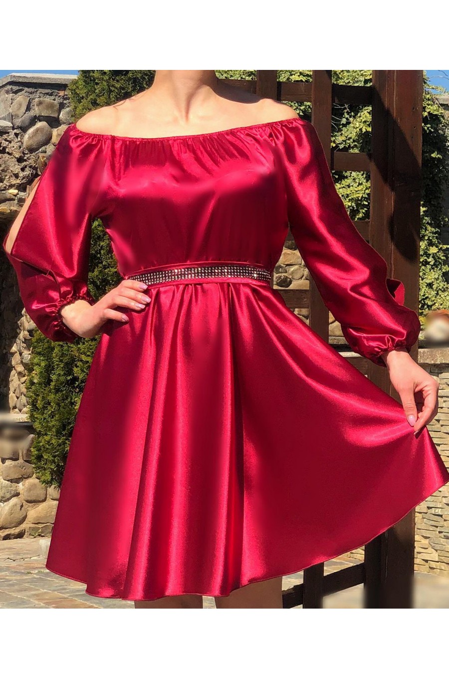 Rochie scurta rosie din satin babydoll cu umerii goi Calirroe Rochie scurta rosie din satin babydoll cu umerii goi Calirroe 1 - dyandra.ro