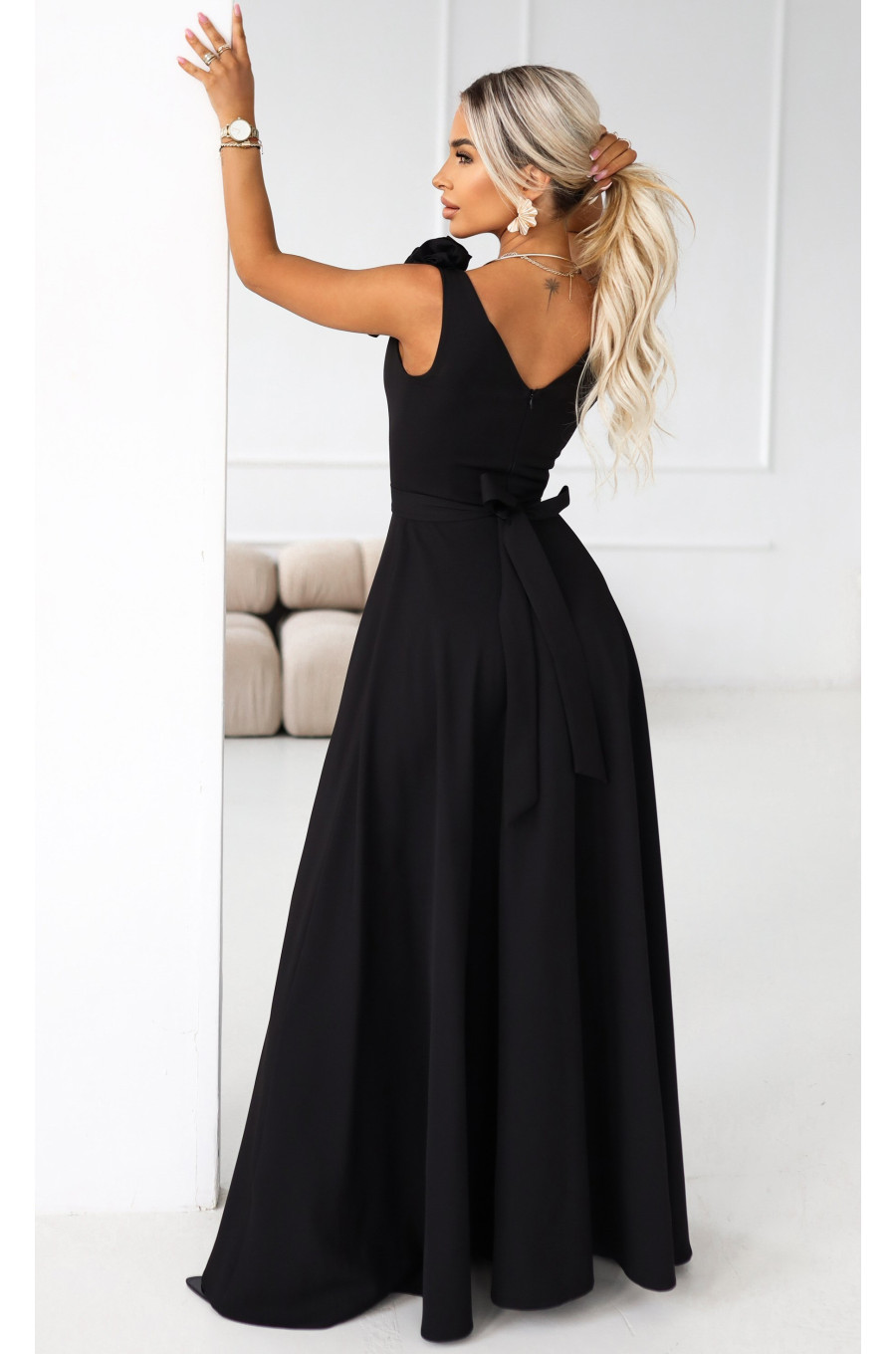 Rochie neagra eleganta lunga cu floare pe bust MoniqueW 2 - dyandra.ro