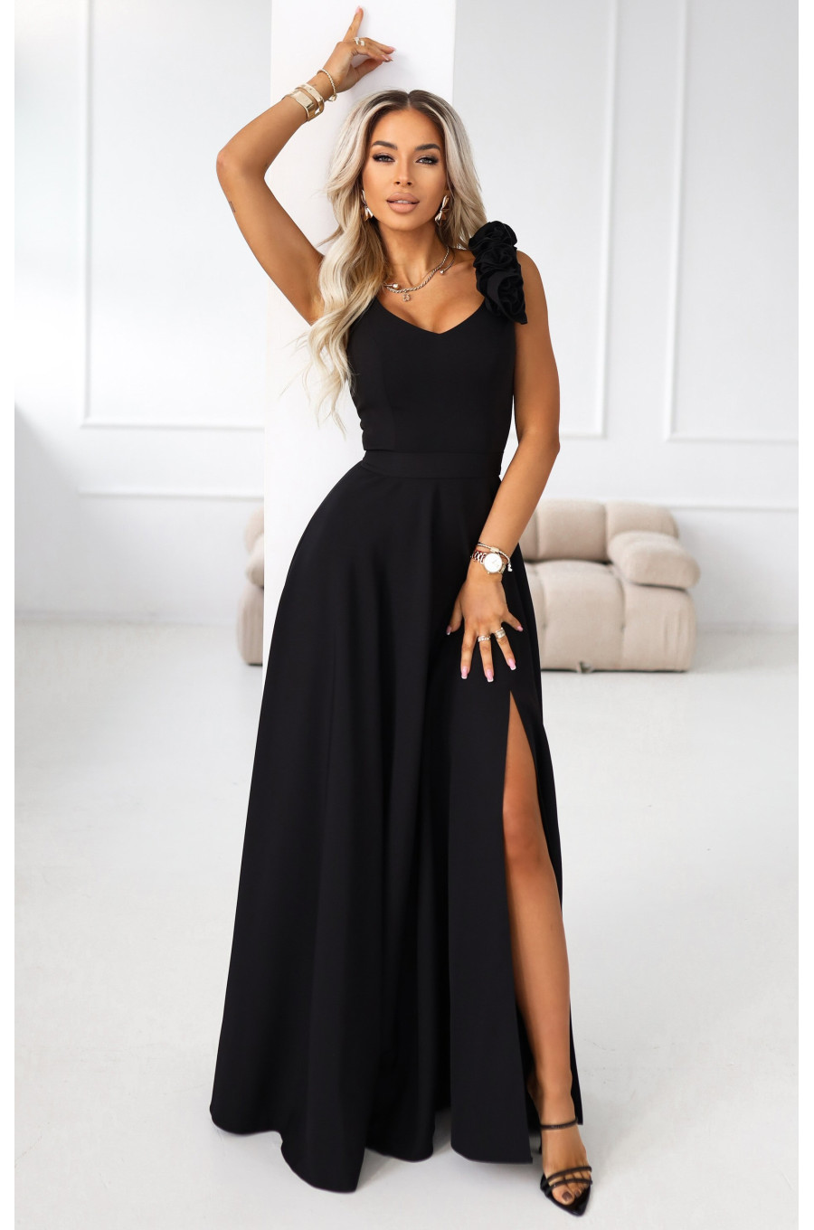 Rochie neagra eleganta lunga cu floare pe bust MoniqueW 1 - dyandra.ro