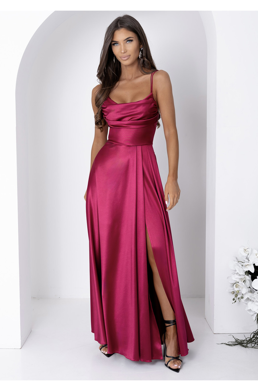 Rochie eleganta lunga din satin burgundy bust tip corset ValeriaW3 Rochie eleganta lunga din satin burgundy bust tip corset ValeriaW3 3 - dyandra.ro