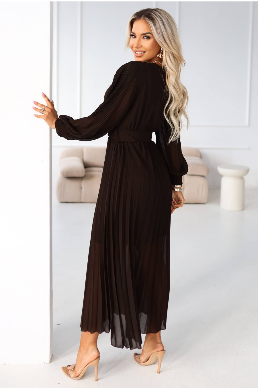 Rochie plisata lunga, din chiffon maro ciocolata, cu maneca lunga, vaporoasa, Vaneira Rochie plisata lunga, din chiffon maro ciocolata, cu maneca lunga, vaporoasa, Vaneira 2 - dyandra.ro